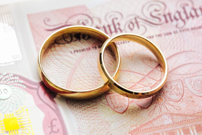 Wedding rings on notes