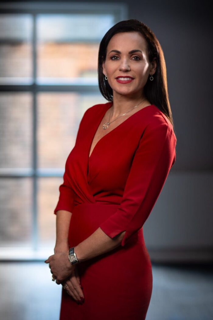 Amanda McAlister scaled 2 700x1050